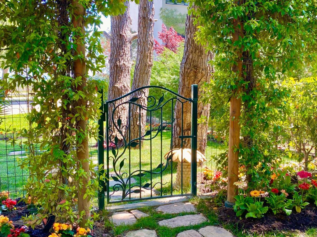 Apartment Garden Paradise